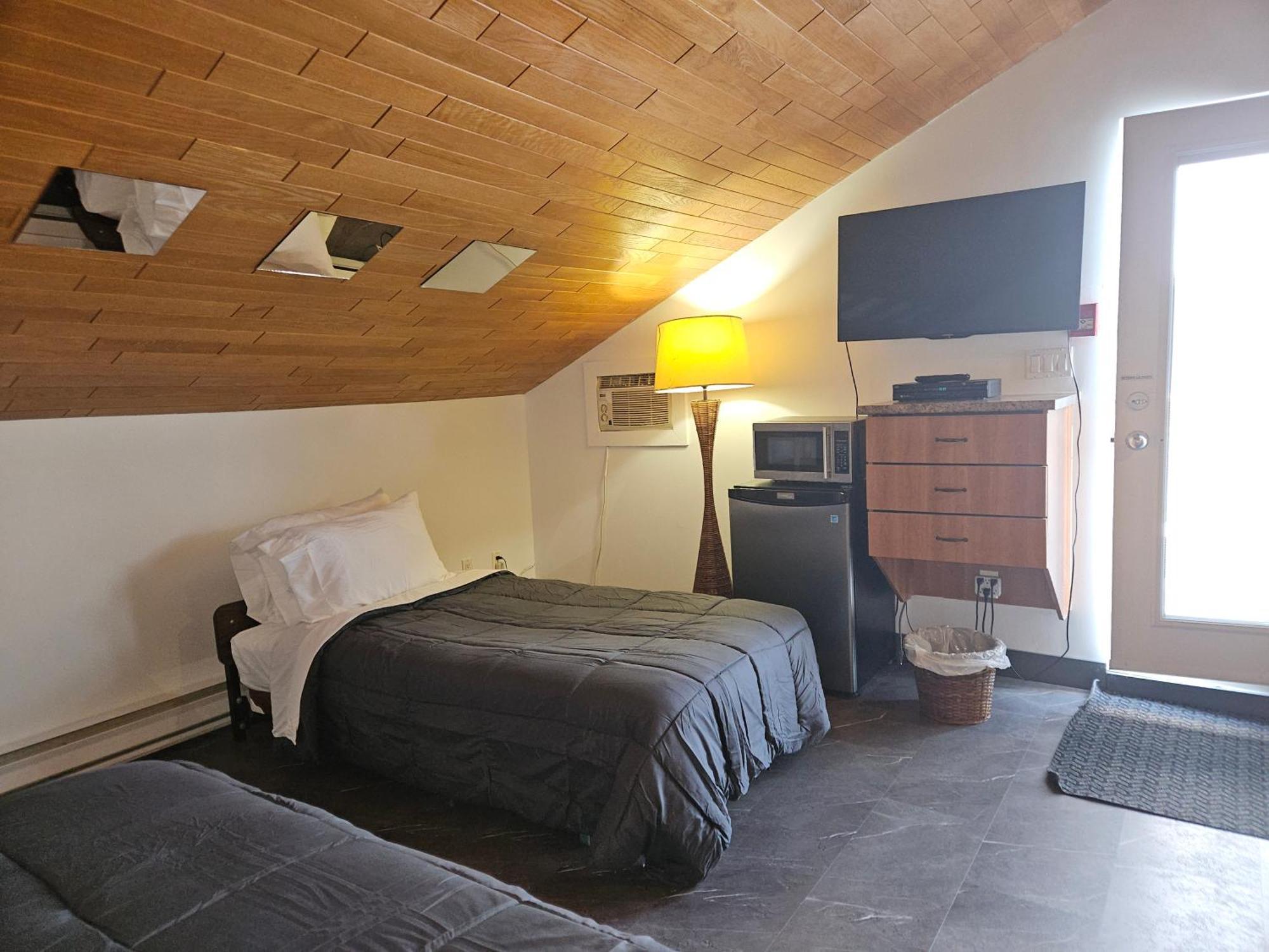Hotel Auberge St-Felicien Saint-Félicien Dış mekan fotoğraf