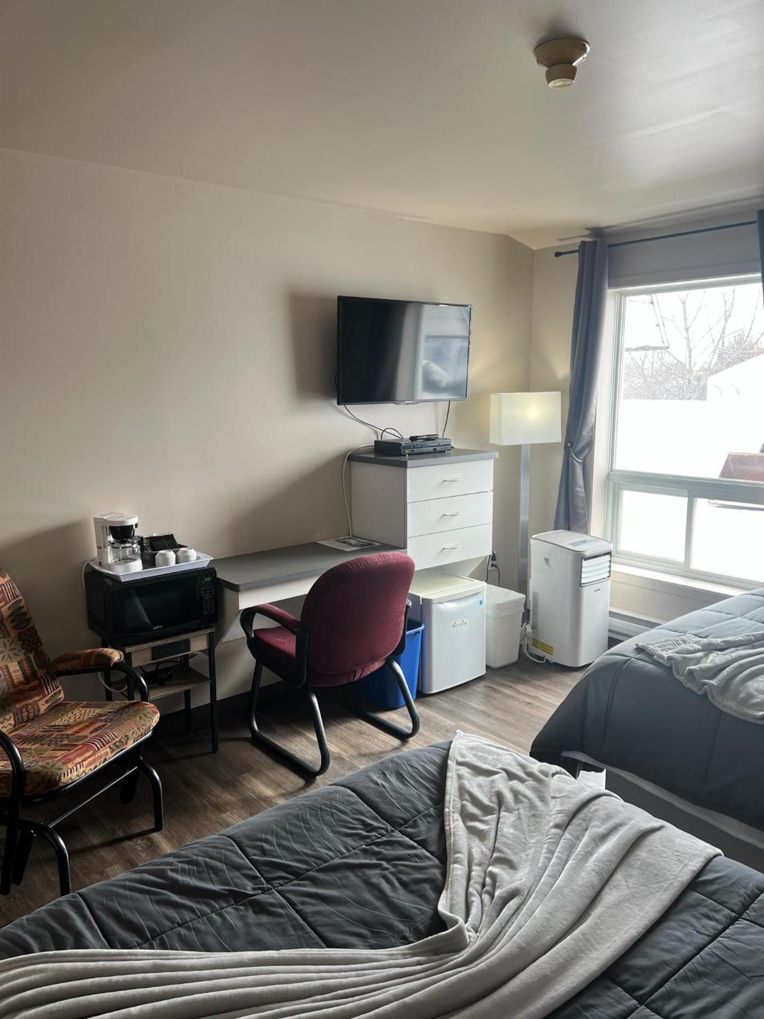 Hotel Auberge St-Felicien Saint-Félicien Dış mekan fotoğraf
