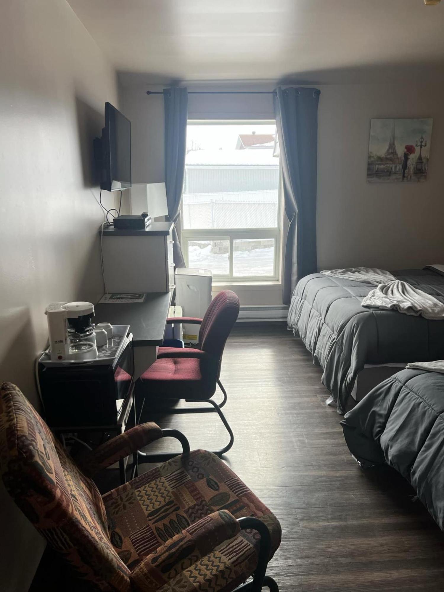 Hotel Auberge St-Felicien Saint-Félicien Dış mekan fotoğraf