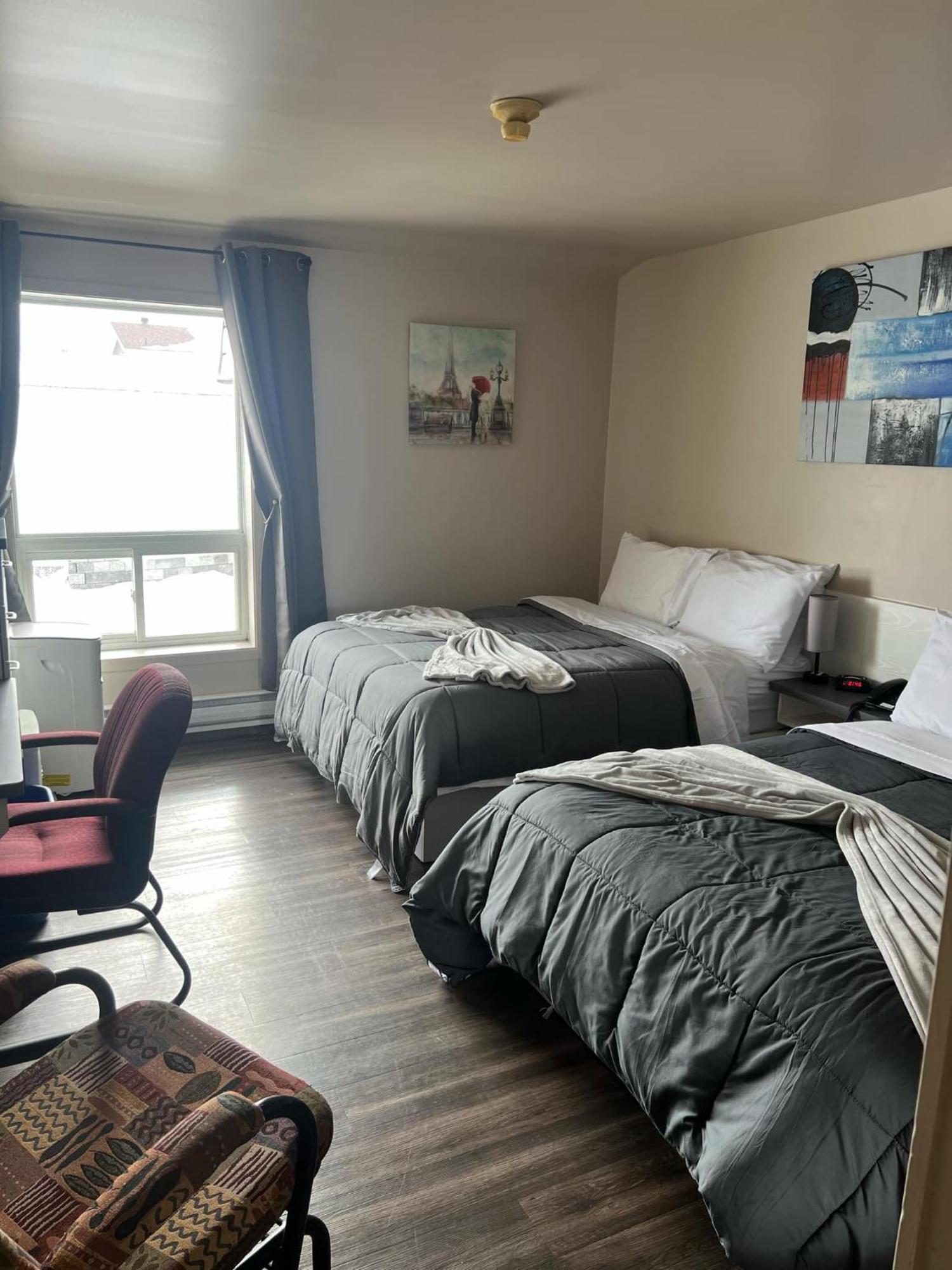 Hotel Auberge St-Felicien Saint-Félicien Dış mekan fotoğraf