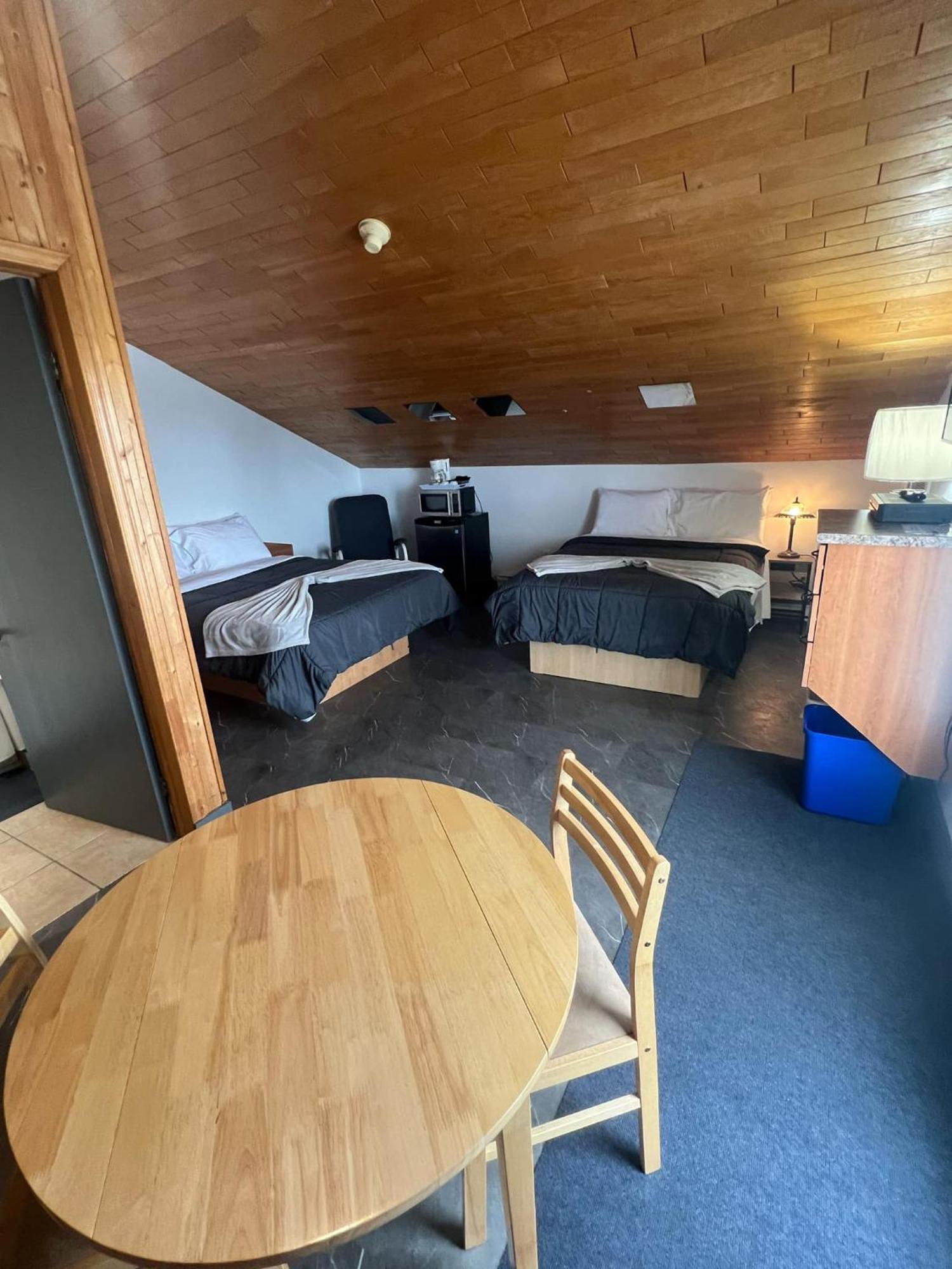 Hotel Auberge St-Felicien Saint-Félicien Dış mekan fotoğraf